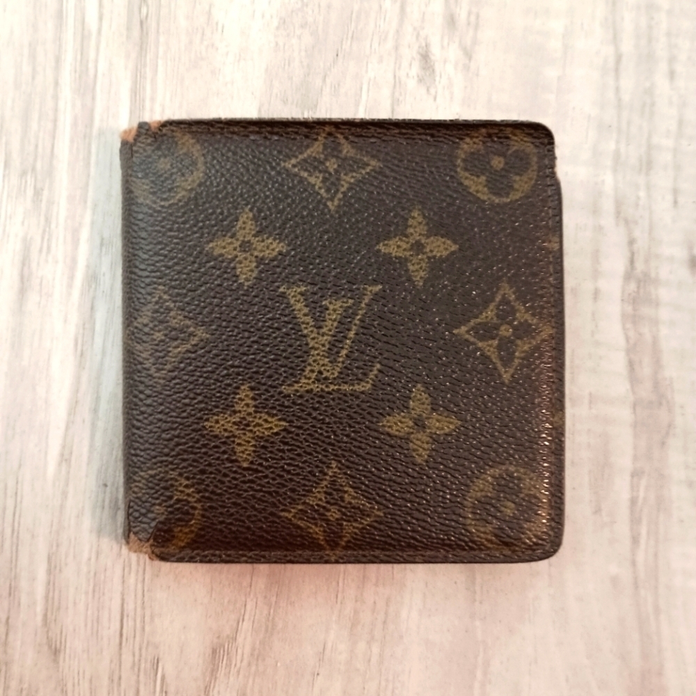 Louis Vuitton Monogram Bi Fold Wallet